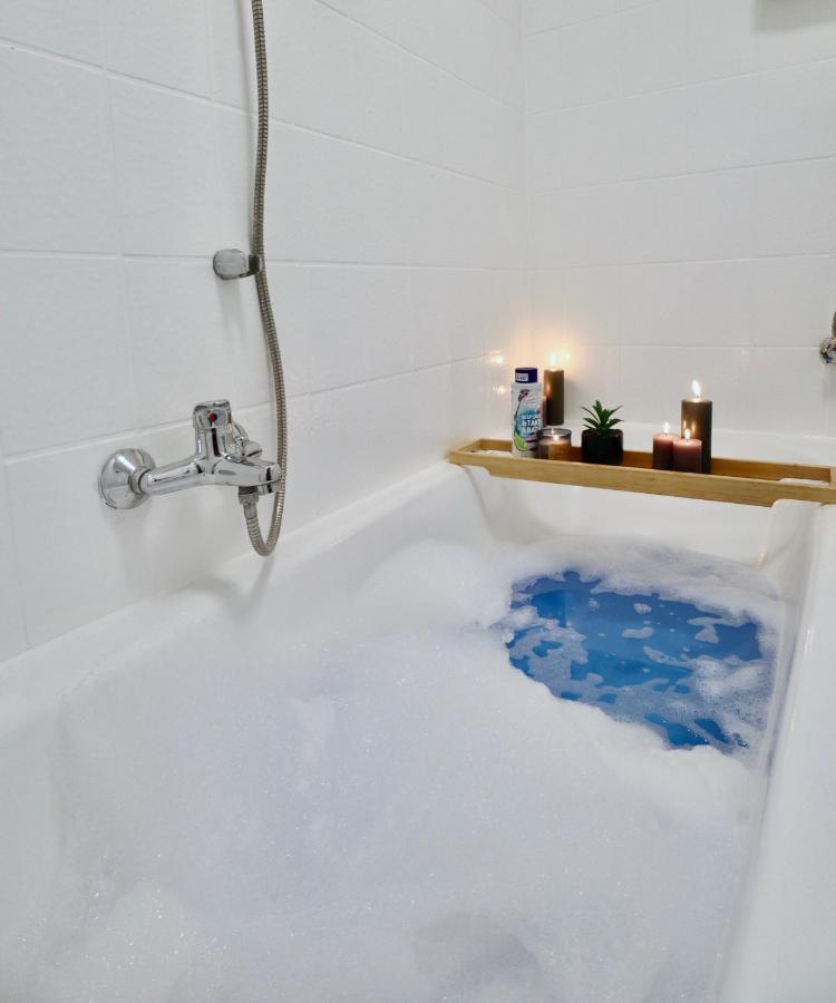 Sapphire Apartment: Free Parking + Netflix + Bathtub Essen Ngoại thất bức ảnh