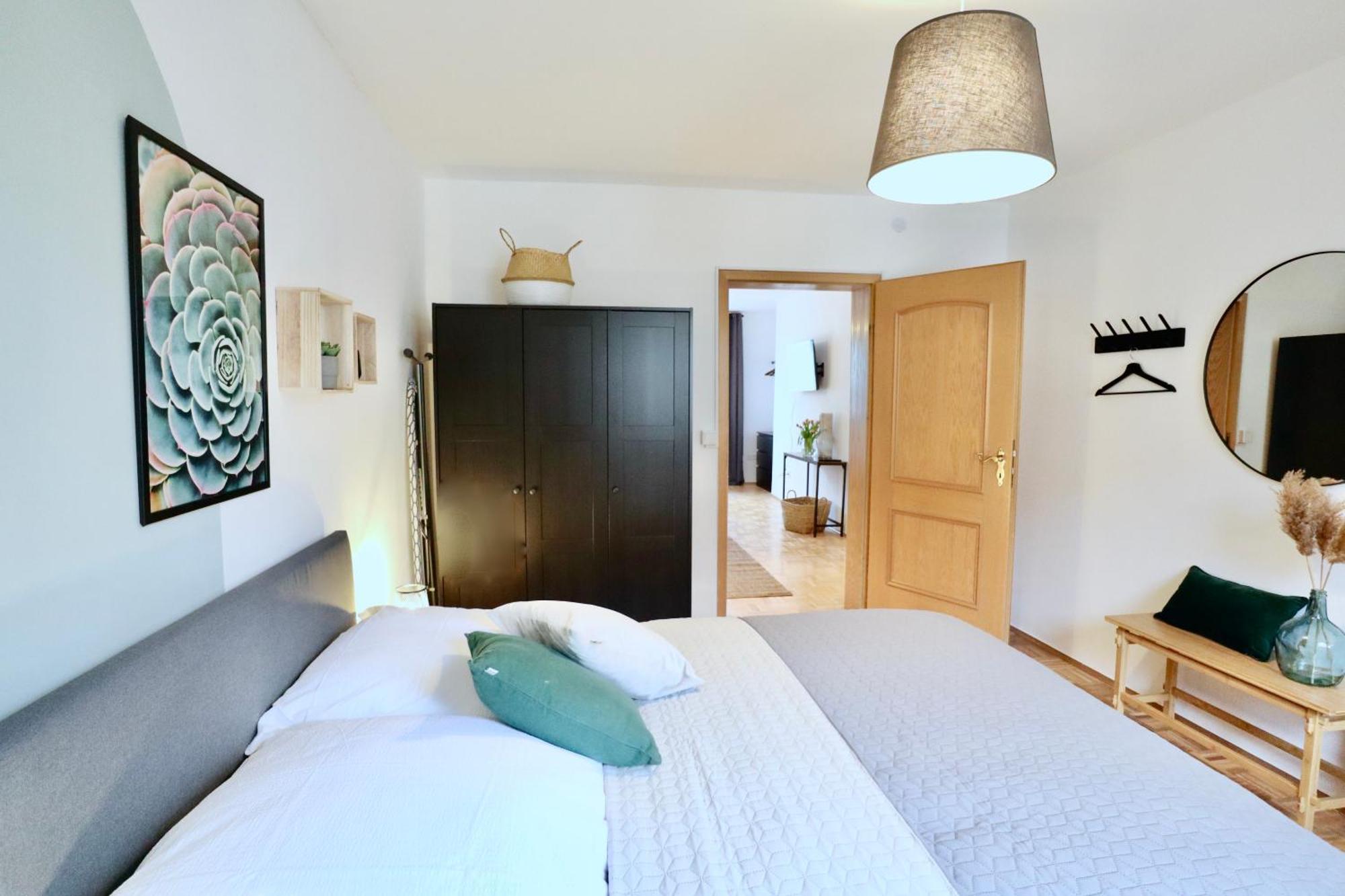 Sapphire Apartment: Free Parking + Netflix + Bathtub Essen Ngoại thất bức ảnh